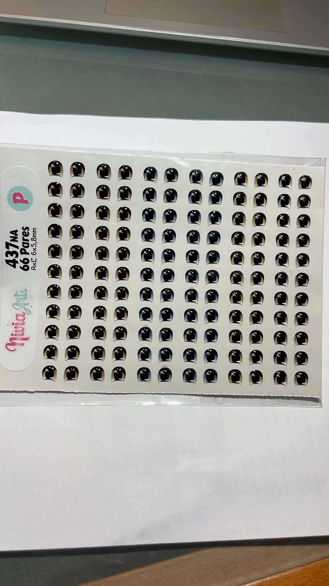 Ojitos resinados 437