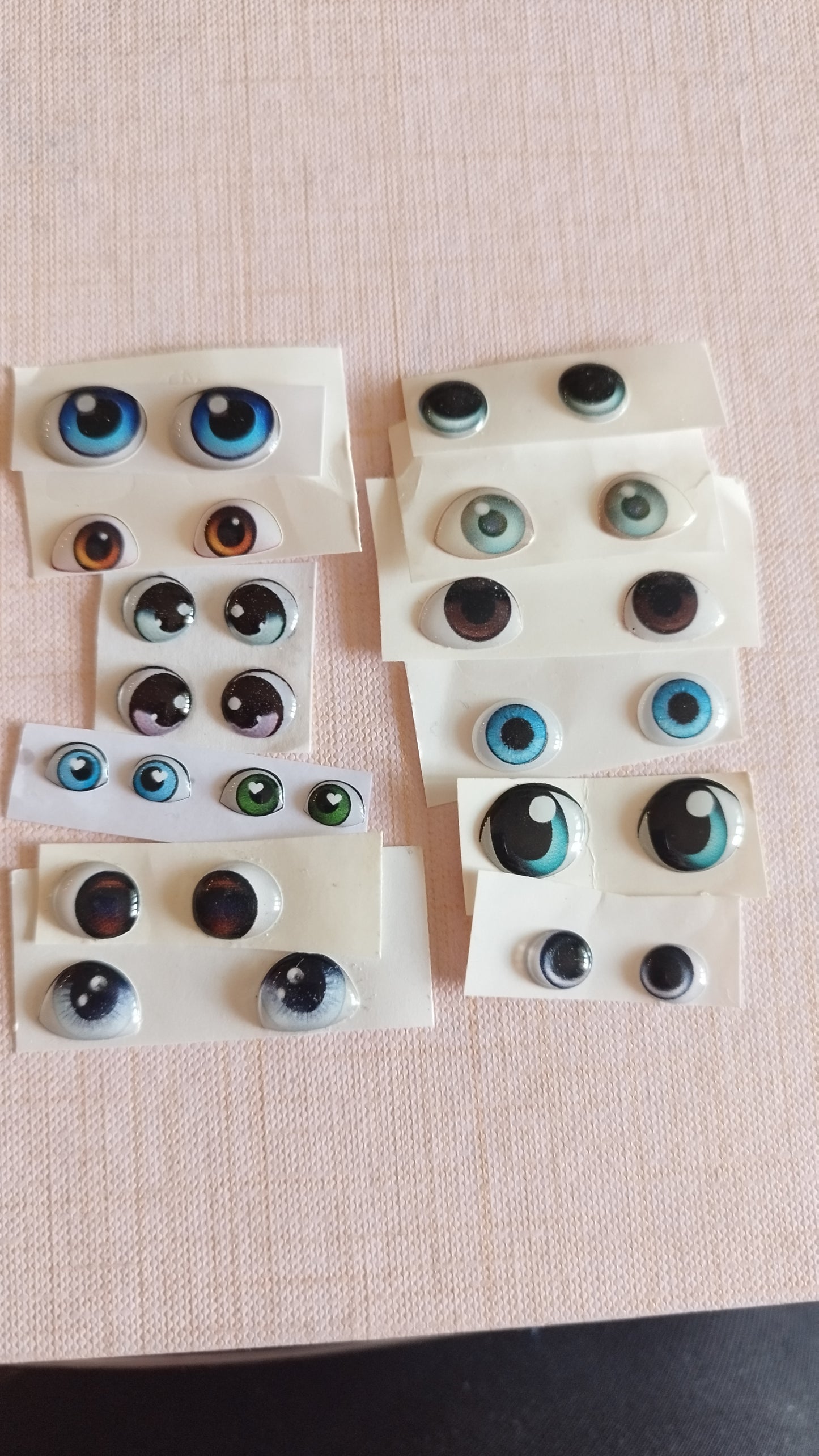 aa Ojitos Resinados Variados. Incluye 12 pares de ojos