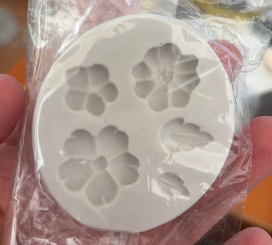 Molde 3 Flores   3 tamaños y 2 hojitas