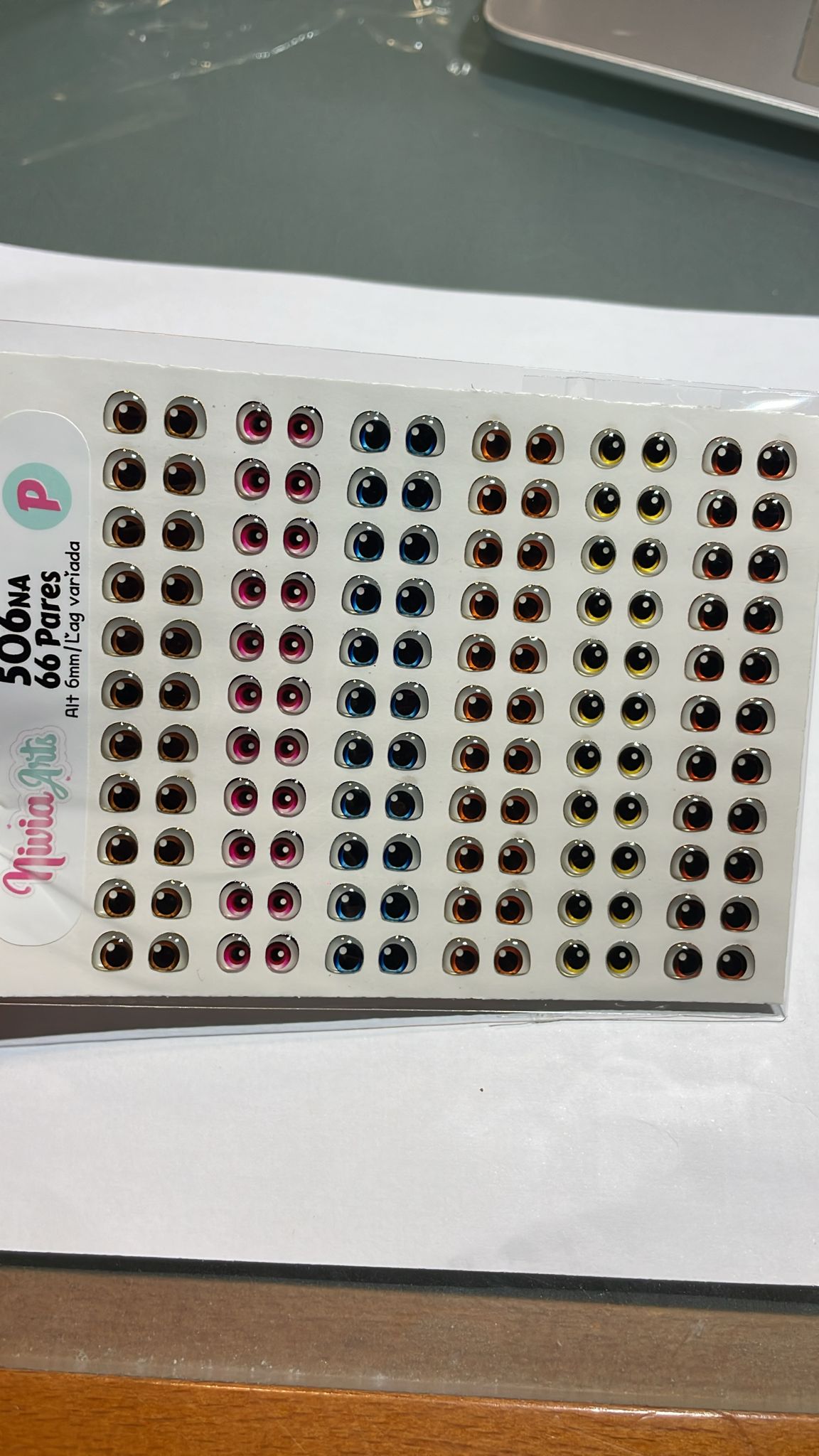 Ojitos resinados 506