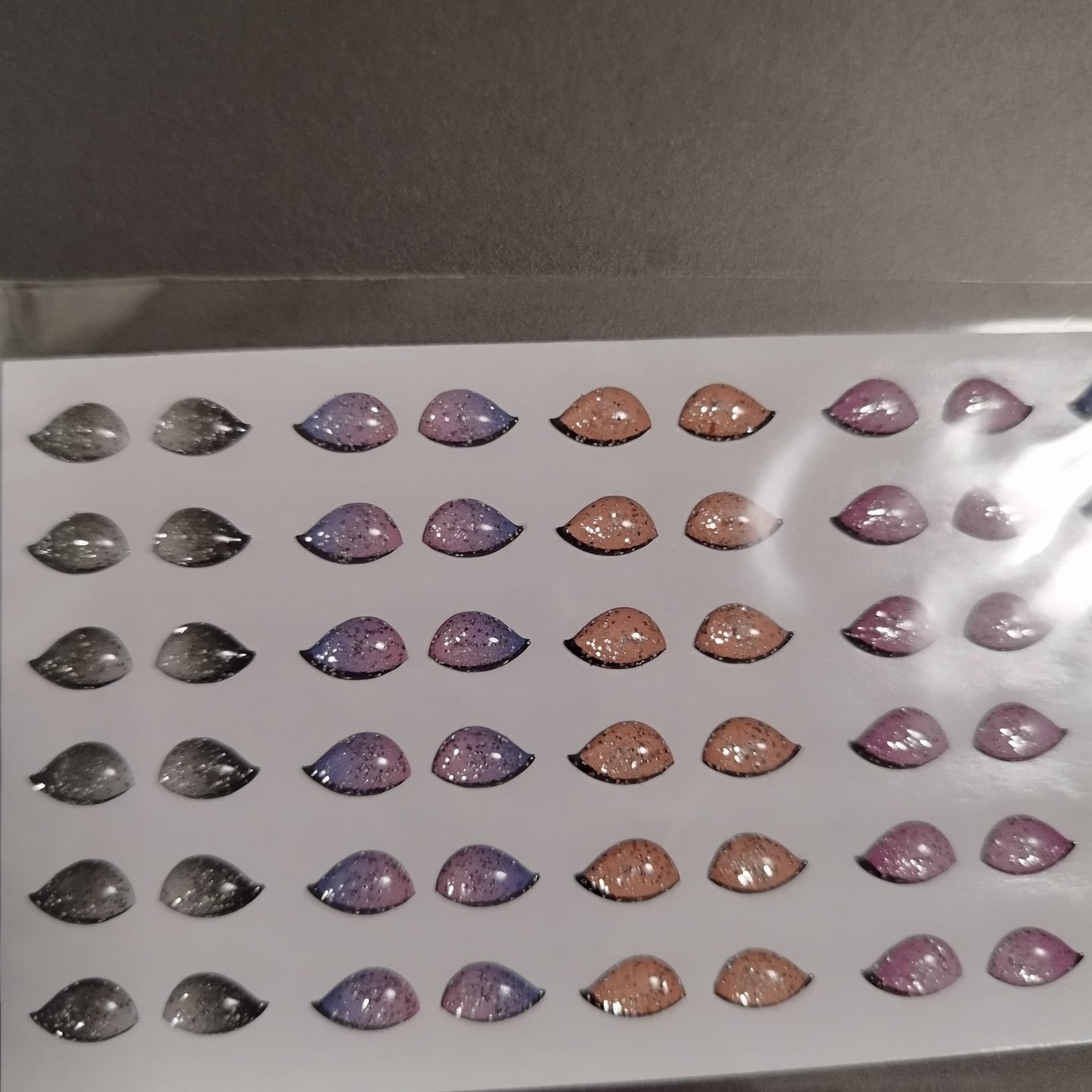 Ojitos Verartes resinados cerrados parpados